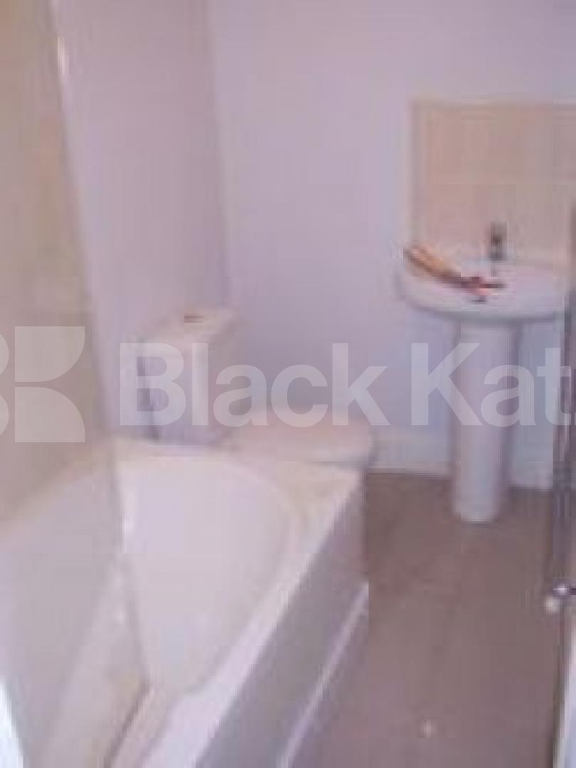 			UNDER OFFER, 3 Bedroom, 1 bath, 1 reception Flat			 Salterton Road, Holloway